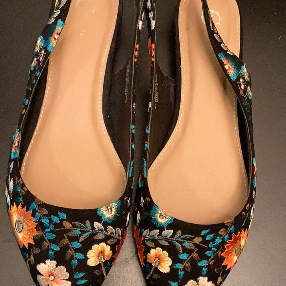 Cute Floral flat Cest Shoes.